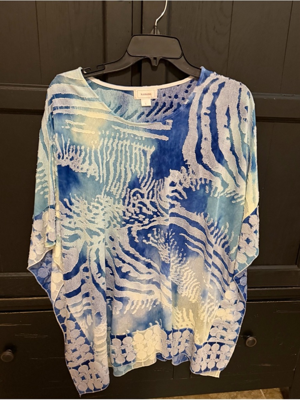 Kamana Blue and White Abstract Pullover